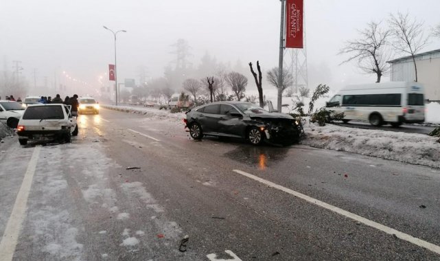 Gaziantep'te zincirleme kazalar trafiği felç etti