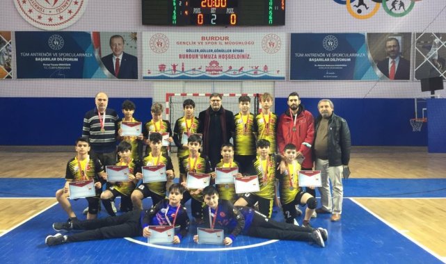 Gazipaşa Ortaokulu Hentbol takımı yarı finalde mücadele edecek