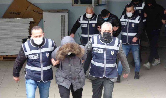 Gece vakti araç kurşunlayan şüpheliler mahkemeye sevk edildi