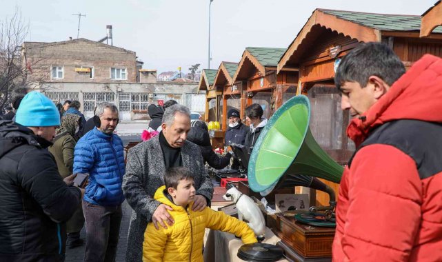 Geçmişle günü aynı anda yaşatan pazar