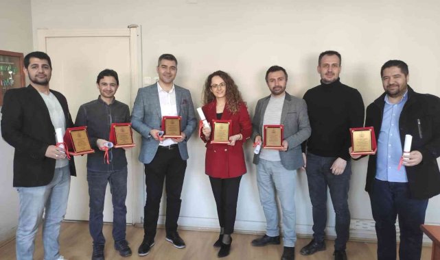 Gediz Altınkent Ortaokulu personelinin yüzde 80'i artık "Yüksek Lisans" mezunu