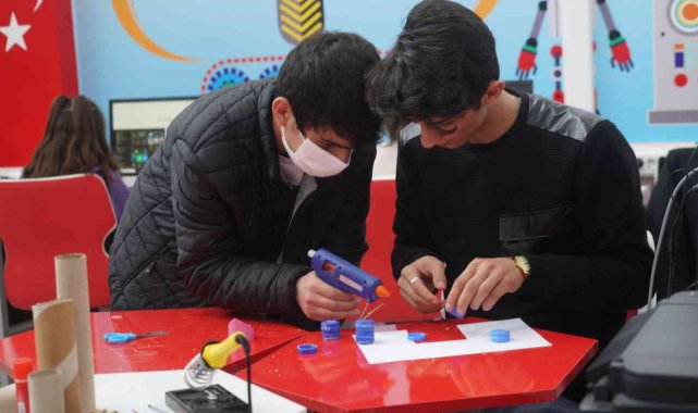 Geleceğin Cezerileri atık maddelerden robot üretiyor