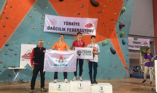Genç Sporcular madalyalar ile döndü