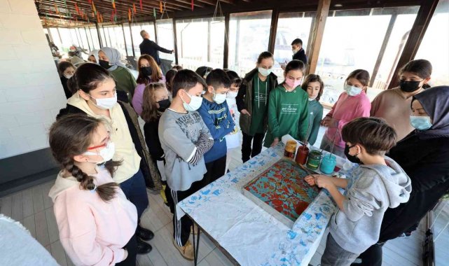 Gençhane'de ebru atölyesi