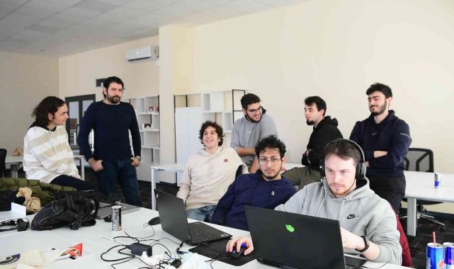 Gençler projelerini Tuzla Belediyesi Teknoloji Merkezi&#039;nde geliştiriyor