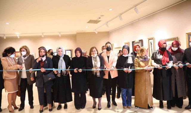 Gençlerin hazırladığı sergi ve tiyatro oyunu vatandaşla buluştu