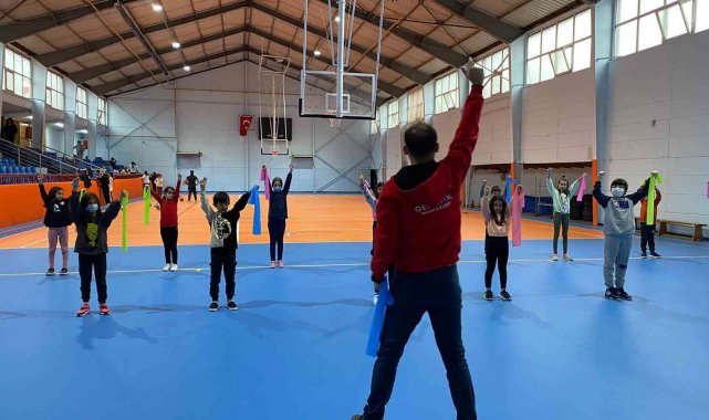 Gençlerin merakı okçuluk Akçakoca'da başladı