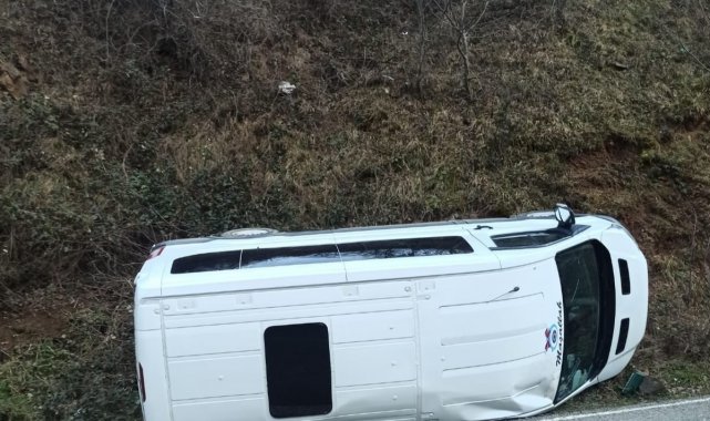 Giresun'da öğrenci servisi devrildi: 3'ü öğrenci 4 yaralı