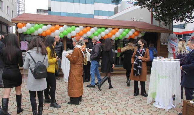 Girişimci kadınlar satış merkezi açtı