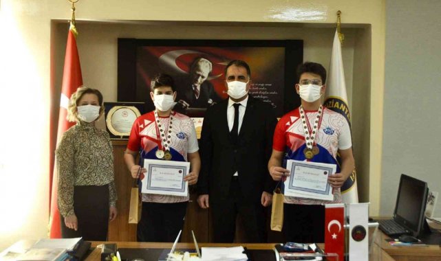 GKV Özel Ortaokulu yıldız kulaçları madalyaları topladı