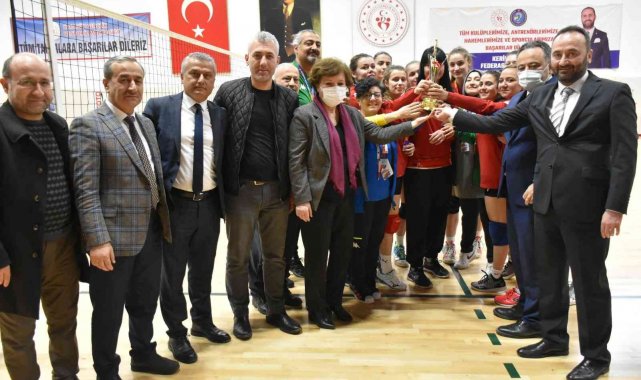 Gölcük İşitme Engelliler Spor Kulübü namağlup şampiyon oldu