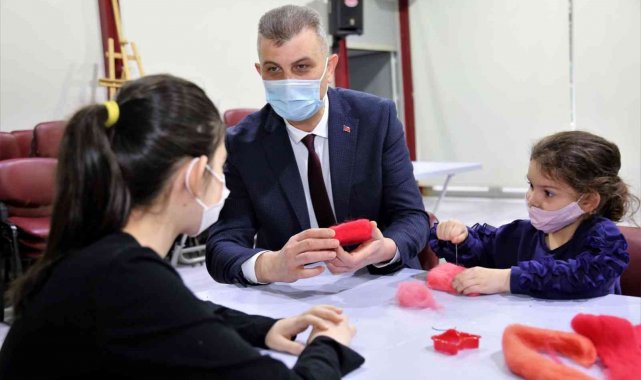 Gölcük'te öğrenciler keçe yapımını öğrendi