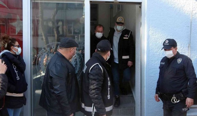 Gözaltına alınan CHP'li Küçükkuyu Belediye Başkanı adliye sevk edildi