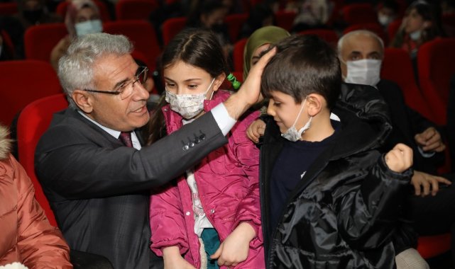 Güder, yetim çocuklara sinema keyfi yaşattı