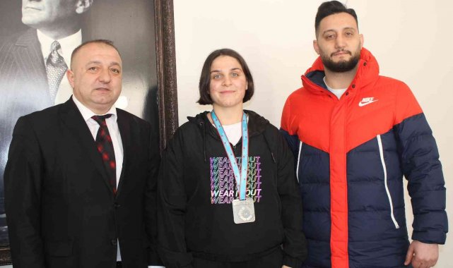 Gülsüm Ağaç Avrupa yolcusu