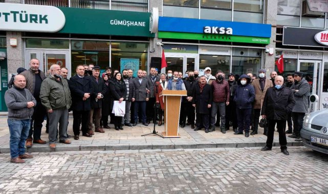 Gümüşhane'de esnaf, elektriğe gelen zamma Aksa Elektrik önünde yaptıkları basın açıklaması ile tepki gösterdi