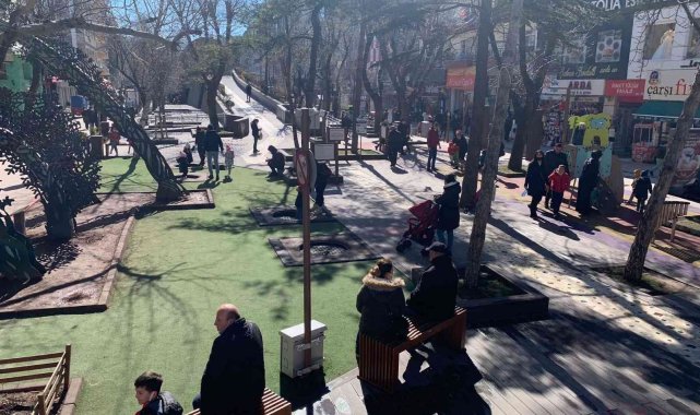 Güneşi gören Eskişehirliler parklara akın etti