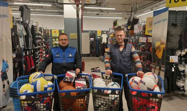 Günyüzü Spor çocuklara spor malzemesi hediye etti