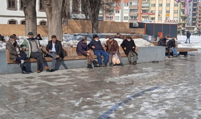 Haftalar sonra sıcak havayı görenler kendilerini dışarı attı