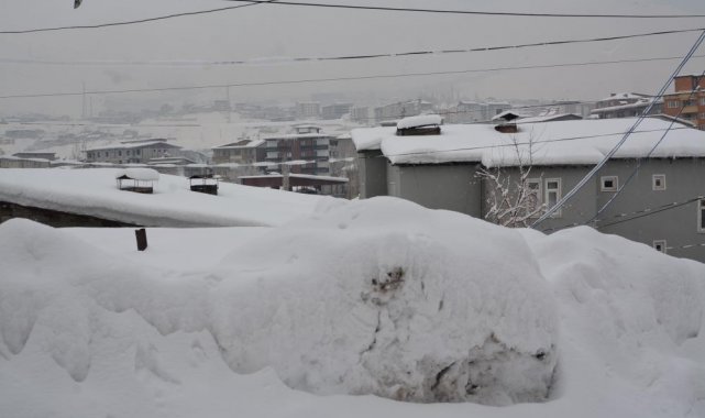 Hakkari'de 78 yerleşim yerinin yolu ulaşıma kapandı
