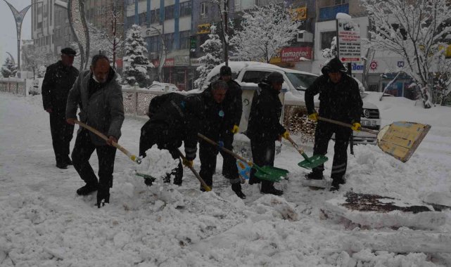 Hakkari&#039;de karla mücadele sürüyor