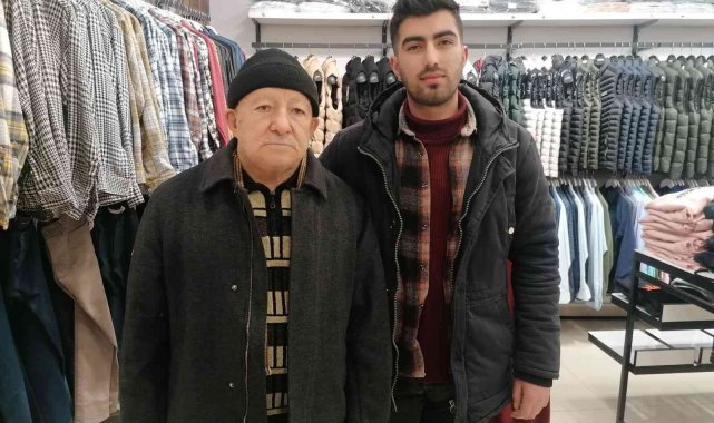 Harçlığını almaya giden genç, ATM'den bulduğu parayı sahibine ulaştırdı