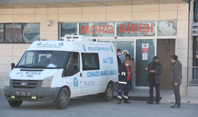 Hastane dönüşü hayatını kaybeden çiftin cenazeleri yakınlarına teslim edildi