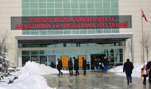 Hastanenin yangın merdiveninde ölü bulunan kadın toprağa verildi