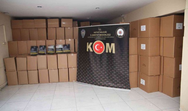 Hatay'da 8 ton kaçak tütün, 50 bin adet makaron ele geçirildi