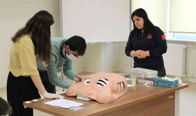 Hava ambulansı personellerine Eskişehir&#039;de eğitim verildi