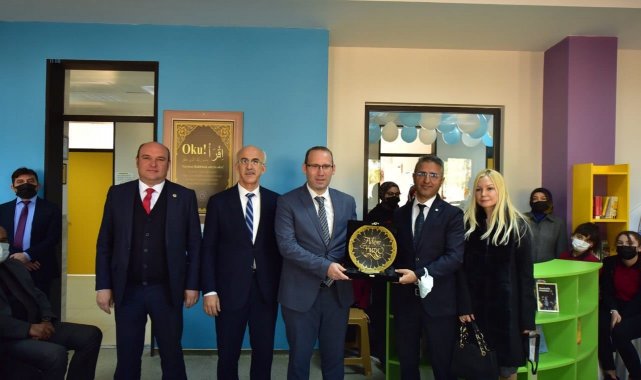 Hayırsever iş adamı mezun olduğu liseye kütüphane kazandırdı