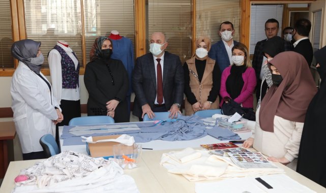 Hem meslek öğreniyorlar hem de gelir elde ediyorlar