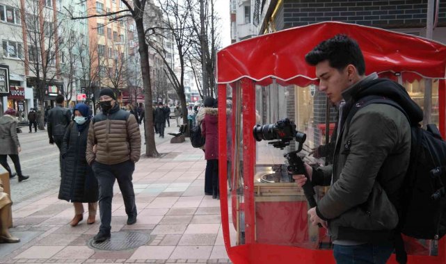 Hemşirelik öğrencisi çektiği videolarla para kazanmaya başladı