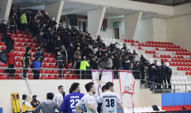 Hentbol maçında olaylar çıktı: 1 Beşiktaş taraftarı gözaltına alındı