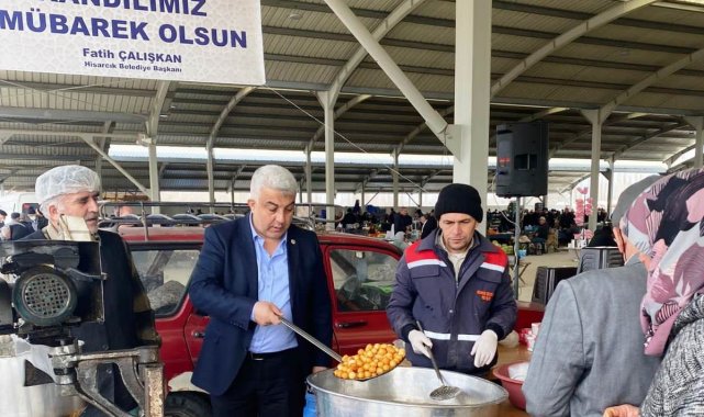 Hisarcık Belediyesi kandil lokması dağıttı