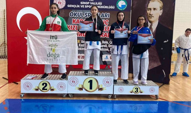 İhlas Koleji öğrencisi Sena Türkmen'den karatede birincilik