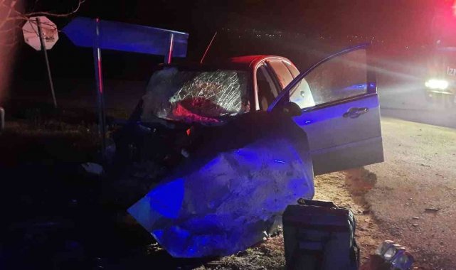 İki araç kafa kafaya çarpıştı: 1 ölü, 1 yaralı