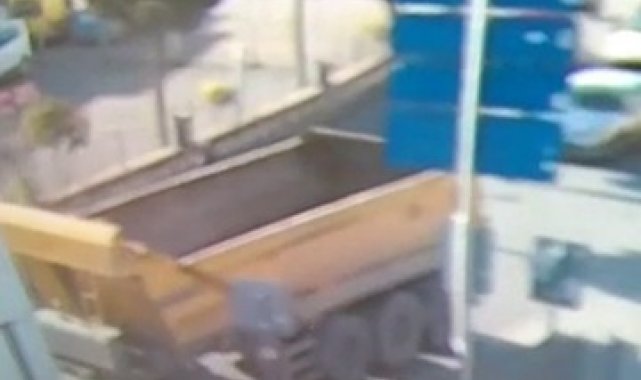 İki çocuğuyla yolun karşısına geçmeye çalışan anneyi ezen kamyon sürücüsü tutuklandı