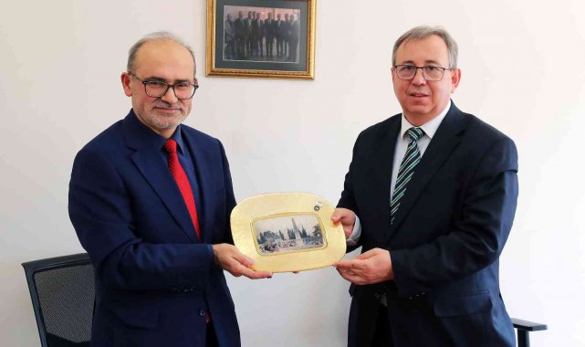 İlahiyat Fakültesi dekanlığına Prof. Dr. Öztürk atandı