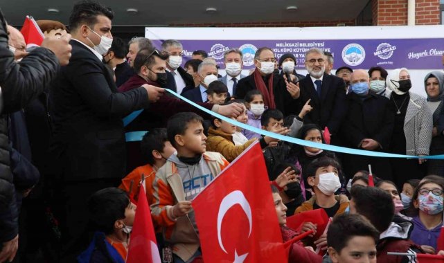 İldem Akıl Küpü Kütüphanesi ve Eski Çınarlar Yaşam Merkezi açıldı