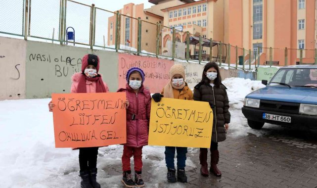 İlkokul öğrencilerinin &#039;öğretmen&#039; eylemi