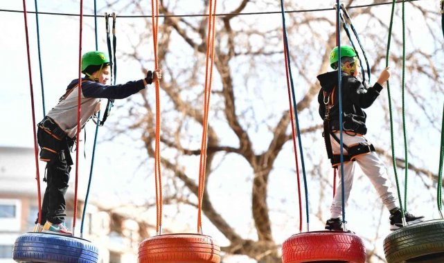 İşitme engelli ailelerin çocukları Macera Park&#039;ta