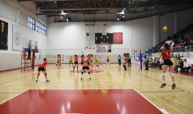 İşitme Engelliler Kadınlar Voleybol Şampiyonası Karabük'te başladı