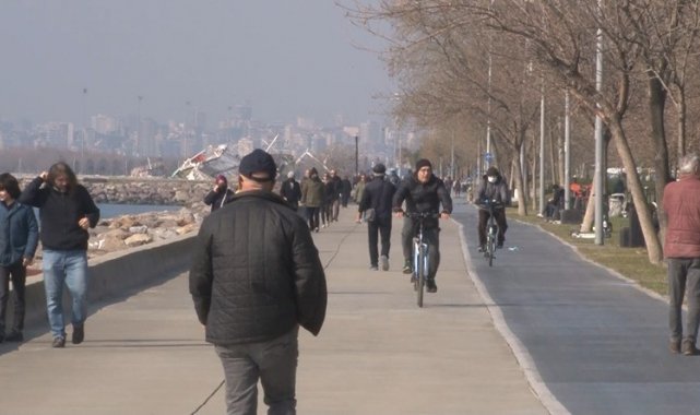 İstanbul'da güneşi gören vatandaşlar sahillere akın etti