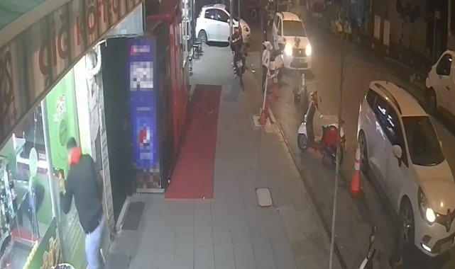 İstanbul'da iki grup birbirlerinin işyerlerine saldırdı: Polis mini cephanelik ele geçirdi