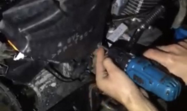 İstanbul&#039;da polisi şoke eden zula: Motosikletin hava filtresinden silah çıktı