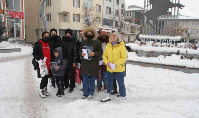İyilik ekibinden Malazgirtli çocuklara harçlık