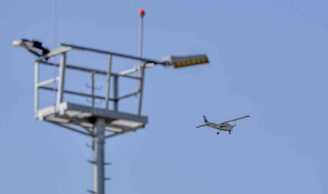 İzlanda'da geçtiğimiz perşembe günü kaybolan küçük uçak gölün dibinde bulundu