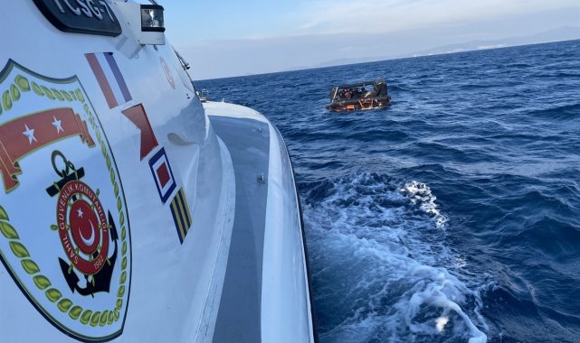 İzmir açıklarında 21 göçmen kurtarıldı, 15 göçmen yakalandı