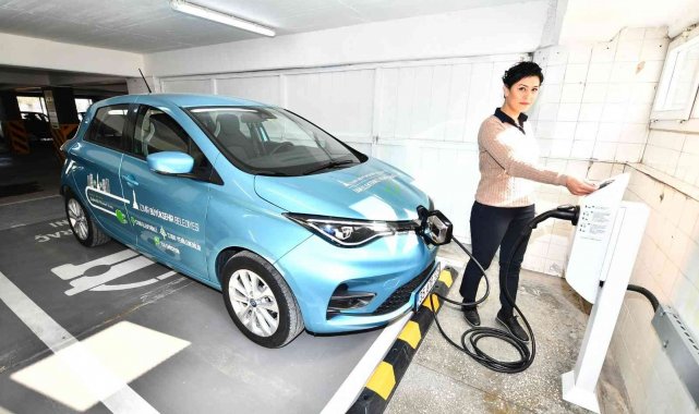 İzmir'de elektrikli araçlar için şarj istasyonu sayısı artıyor